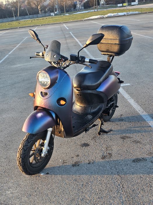 Skuter elektryczny 12kW AM 6kWh 250km zasiegu