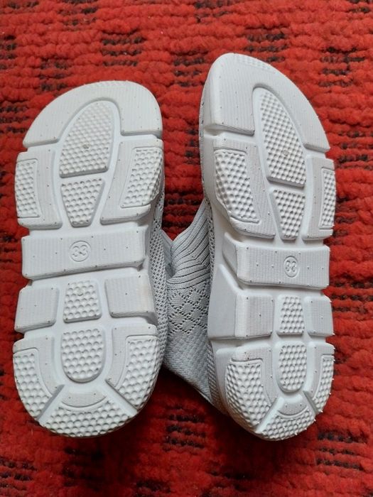 Buty dla dziewczynki skarpety rozmiar 33