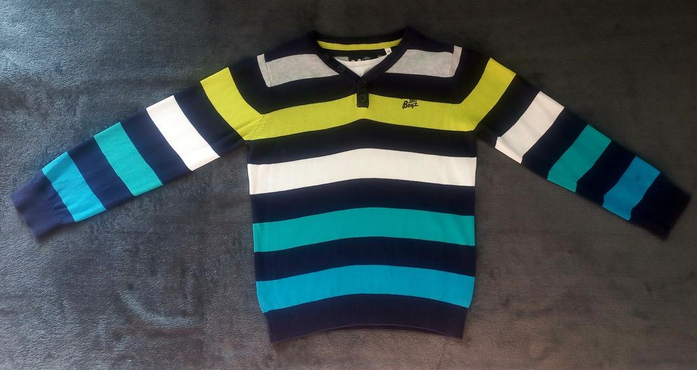Sweter chłopięcy rozmiar 122 cm