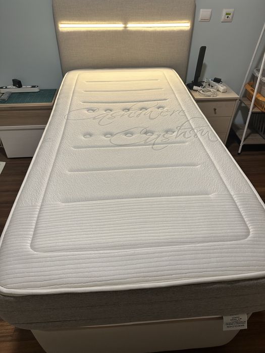 Excelente soumier individual com colchao e cabeceira eletrificada.