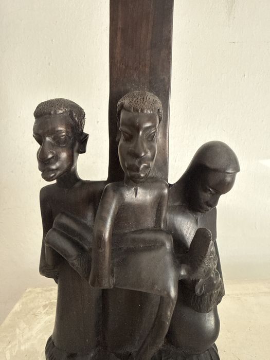 Afrykańska rzeźba sakralna – Krzyż, 4 postacie, 36 cm, rękodzieło
