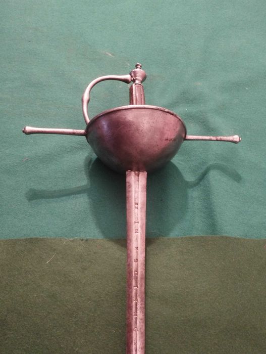 Espada rapiére, também conhecida como "Taza" ou "Copo