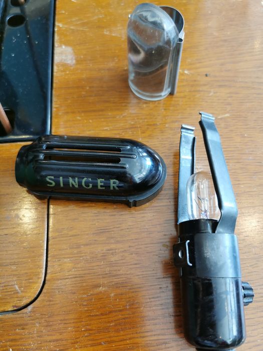 Baixa de preço Máquina de costura antiga Singer, impecável a trabalhar