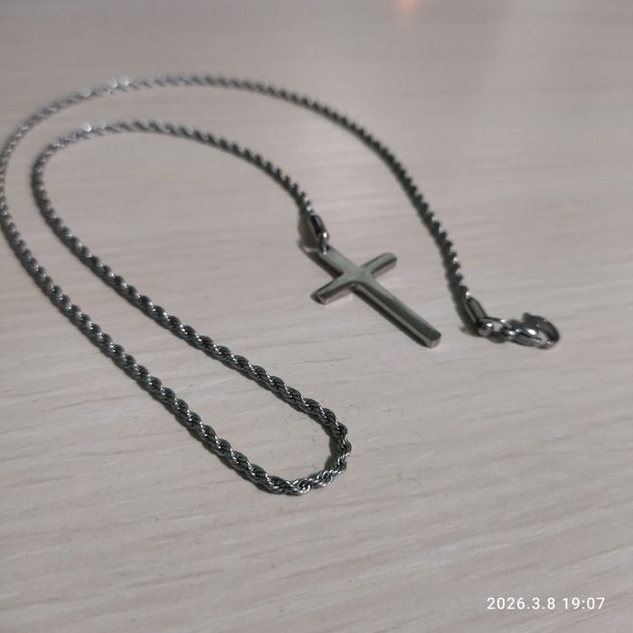 Срібна цепка з хрестиком