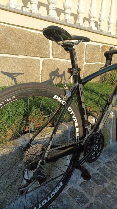 Bicicleta estrada  BH 52" carbono 105