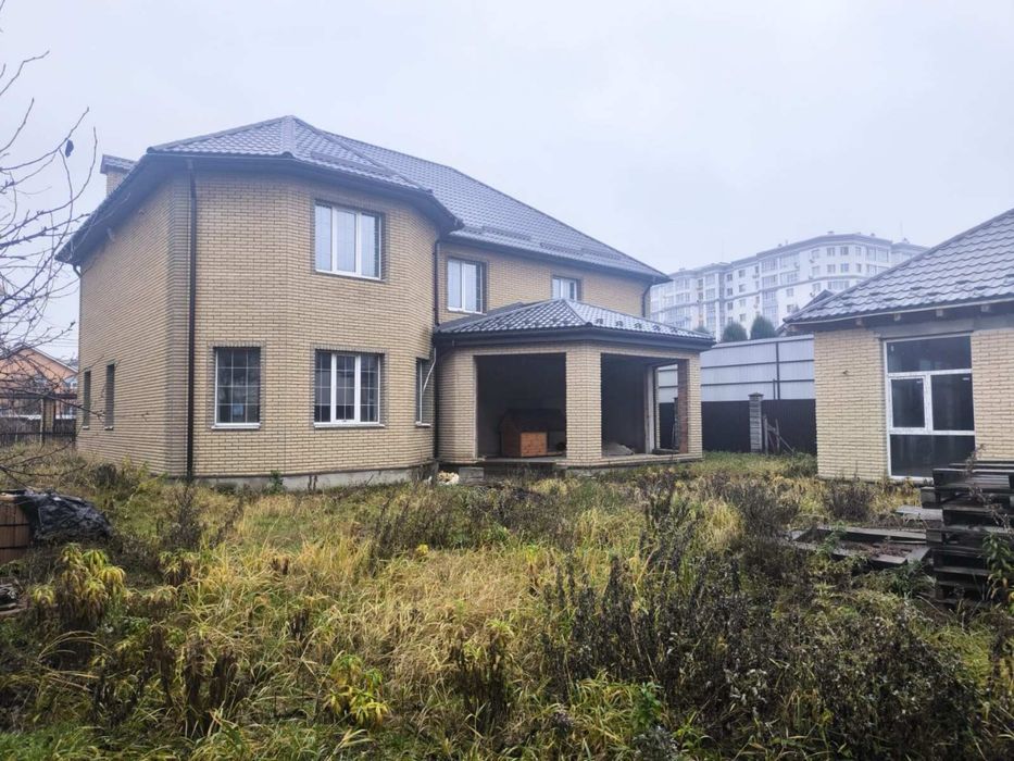 Продаж сучасного будинку 380 м² у Петропавлівській Борщагівці | 8 соток | Готовність 90% ремонту
