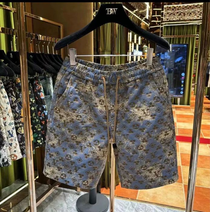 Чоловічі шорти LV