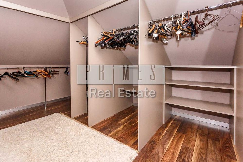 Продаж будинку 210 м2 з басейном Романків