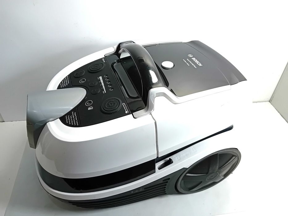 ODKURZACZ BOSCH Aquawash&clean BWD421PRO 2100W Loombard NML