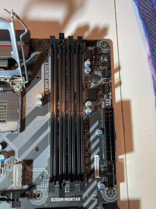 MSI B250M Mortar (Avariada) - Pinos do Socket Impecáveis
