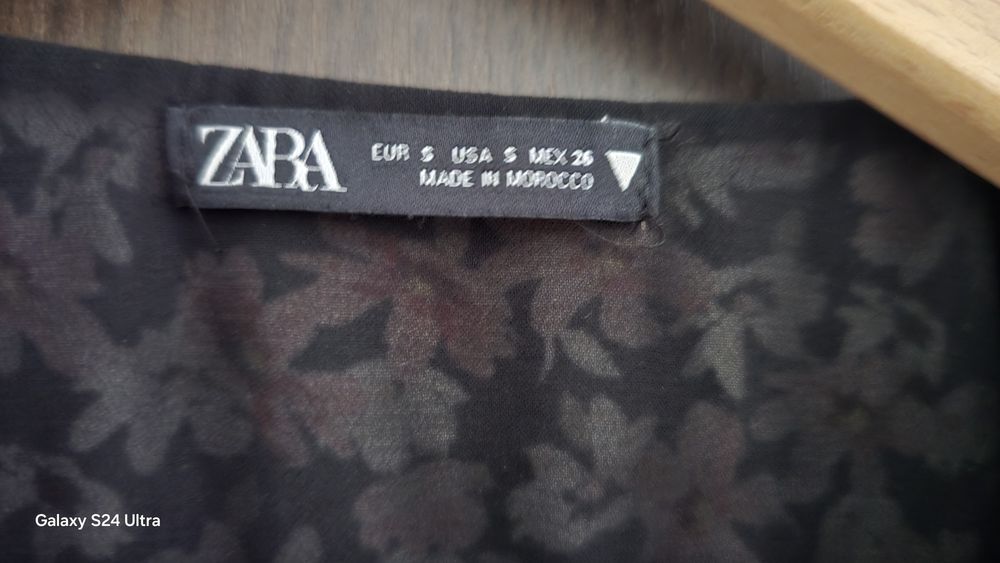 Urocza sukienka Zara