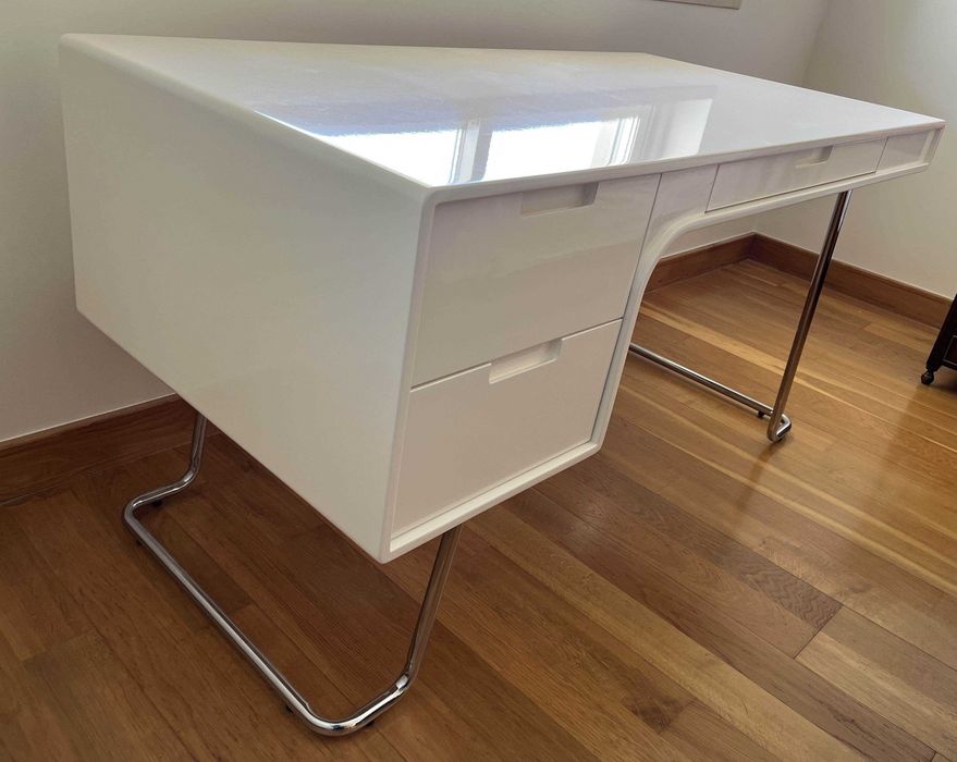 Secretária / Escrivaninha lacada a branco com gavetas