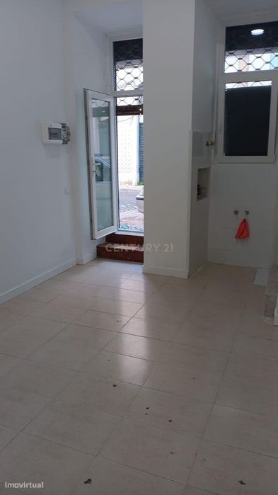 Renovated Shop in Arroios – A Unique Opportunity
