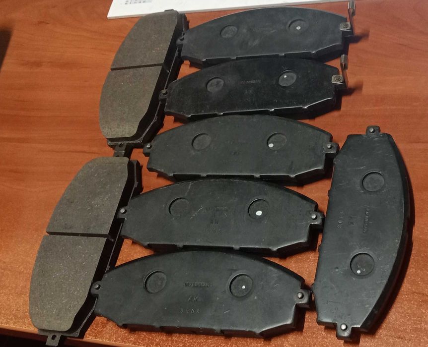 Гальмівні колодки пер.Nissan Patrol Y61
