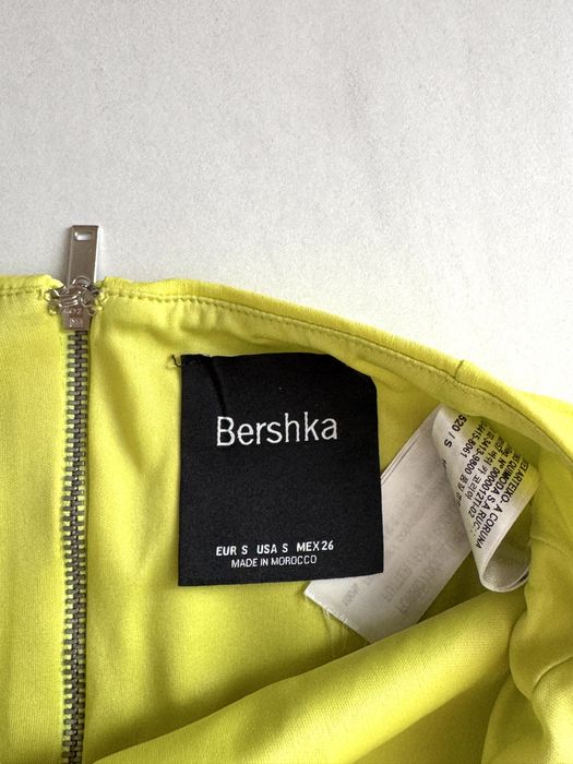 Bershka dwa nowe topy kwiatowy print kryształki