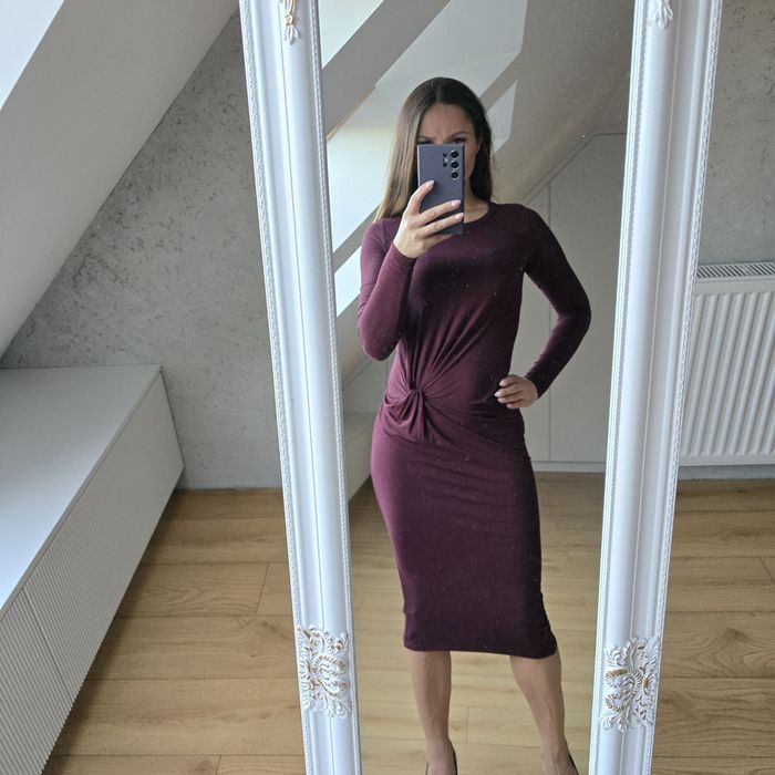 Długa burgundowa sukienka