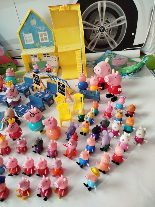 Загородный дом, школа и фигурки Свинки Пеппы