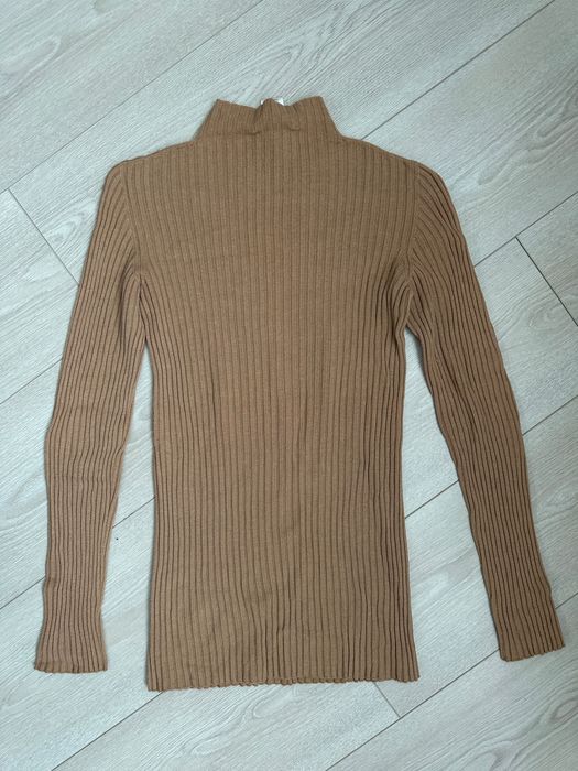 Бежевий гольф від Kontatto