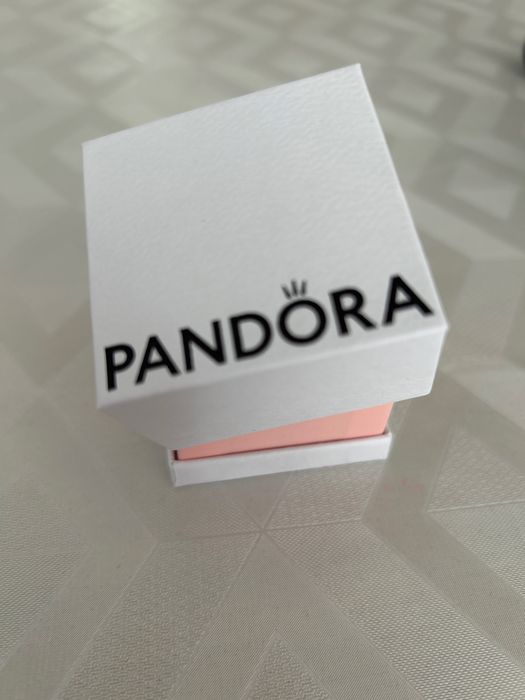 Pudelki pandora piercionek
