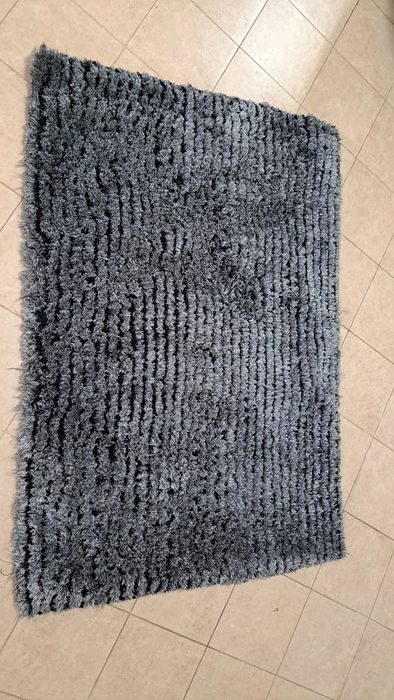 Vende se tapete 129X170Cm com duas cores muito bom estado