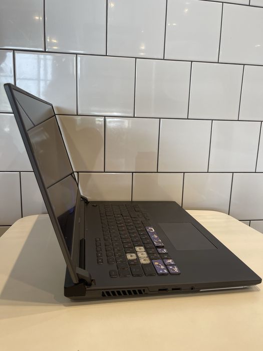 Игровой ноутбук ASUS ROG Strix G17 G713IM / 17.3" 144Hz / Ryzen 7 / RTX 3060