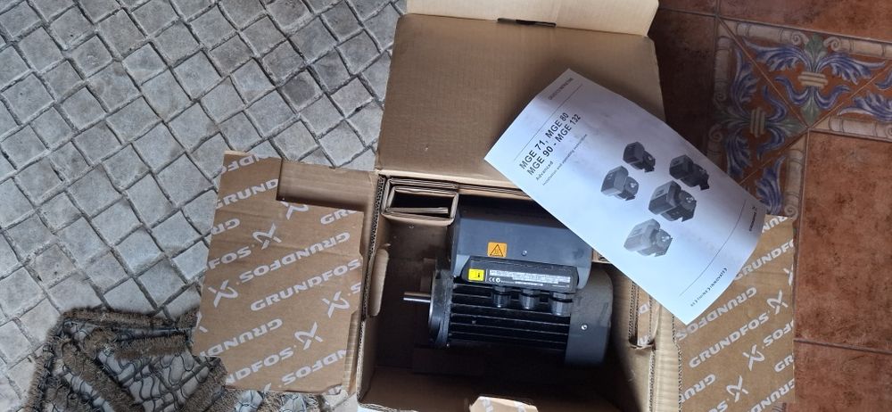Bomba Grundfos MGE80B
