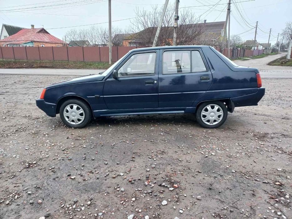 Авто на ходу. Двигун, коробка працює отлічно. Ходова частина нормально. Є деякі моменти по порогам, але не критичні. Документи в порядку. Є запитання телефонуйте.