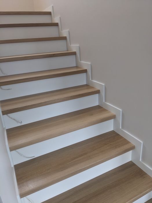 Schody drewniane balustrady producent