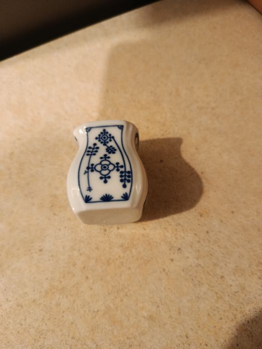 Śliczny stary pojemnik na wykałaczki