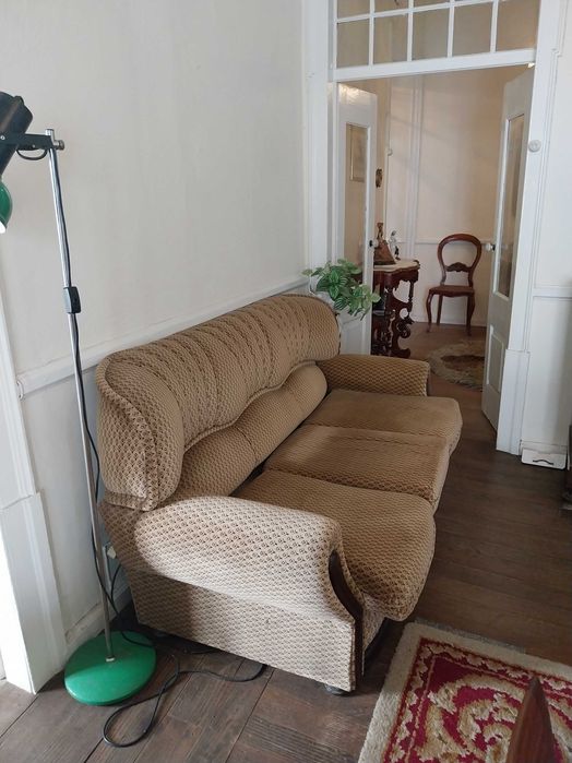 conjunto poltronas e sofá cama em veludo beige