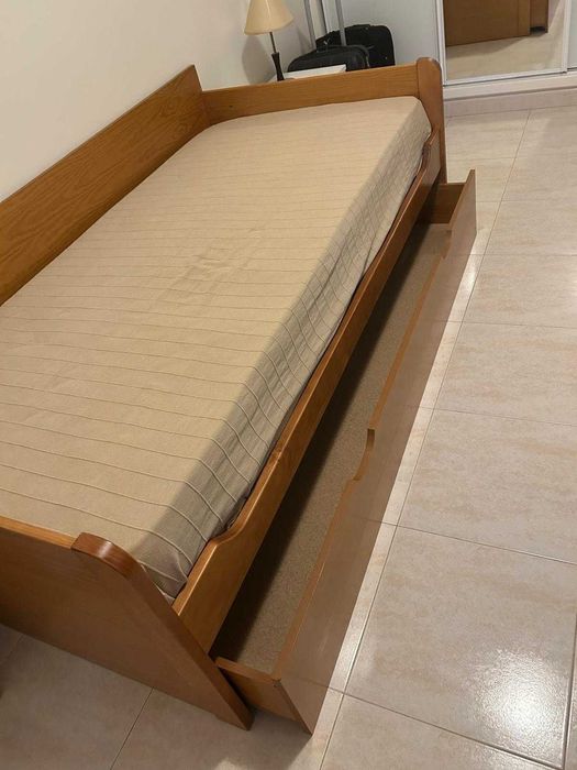 Vende-se cama dupla sem colchões