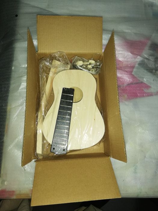Kit de ukulele para personalizar e construir.
