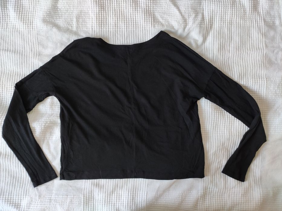 Czarna koszulka z długim rękawem z nadrukiem, Bershka