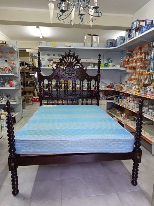 Cama antiga madeira maciça