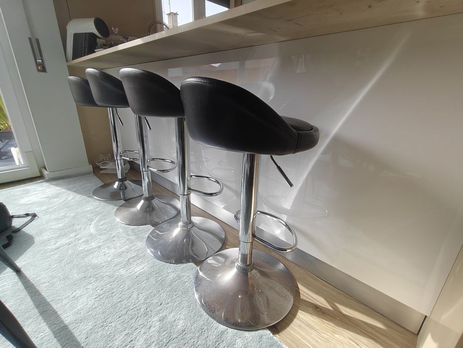 Bancos altos de balcão