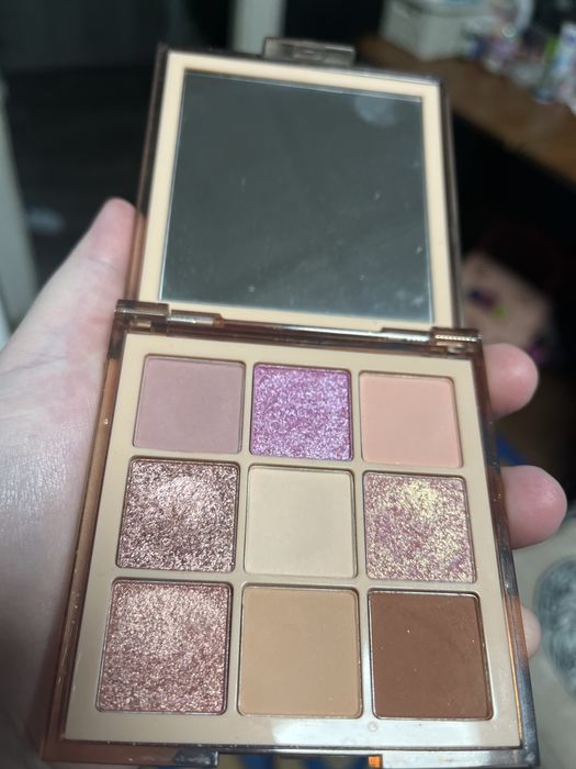 Палетка тіней Huda Beauty