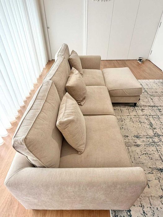 Sofá Laskasas de 3 Lugares + Puff – Design Moderno e Conforto Premium