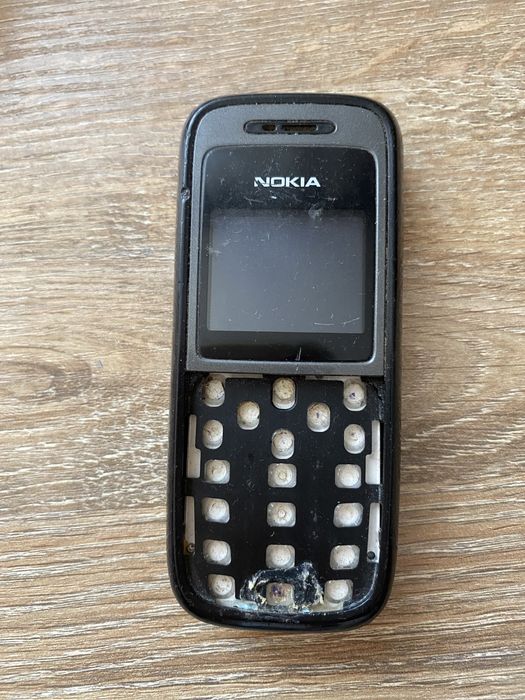 Лот: iPhone 3g; електронний перекладач; навушник.