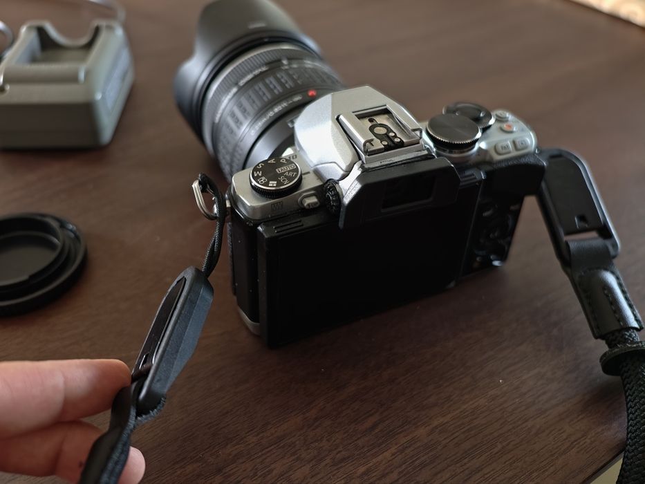Olympus omd em-10 com 2 objetivas, filtro ND e carregador original