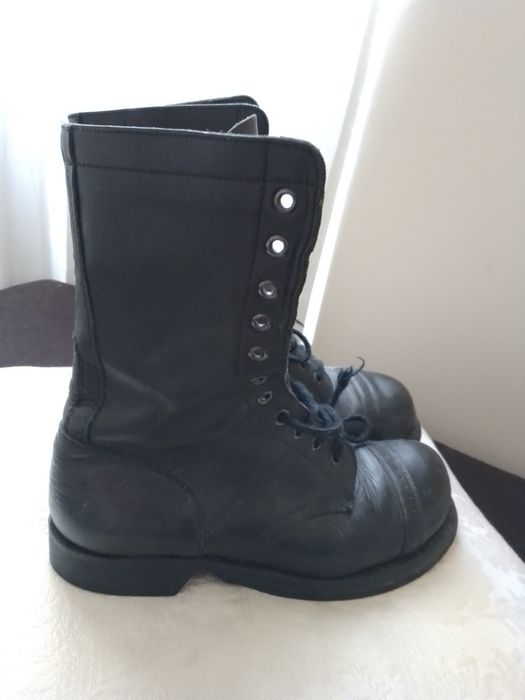 Botas em pele pretas