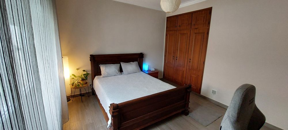 Cama de casal em ótimo estado