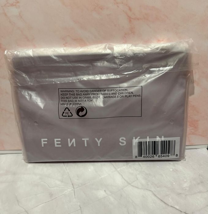 Kosmetyczka Fenty Skin Makeup Pouch Beauty Bag Saszetka