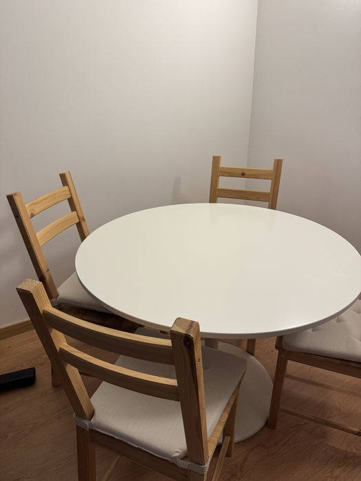 Mesa e cadeiras ikea