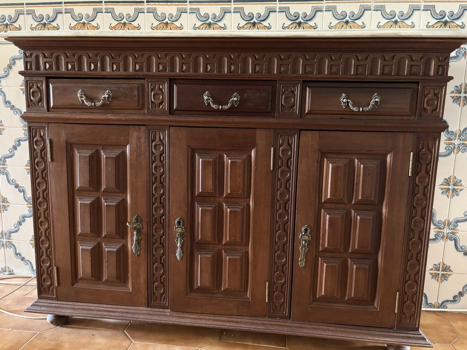 Movel hall de entrada c/ gavetas e portas em madeira escuro