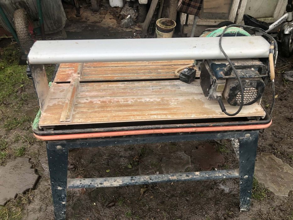 Плиткорєз настільний з подачею води