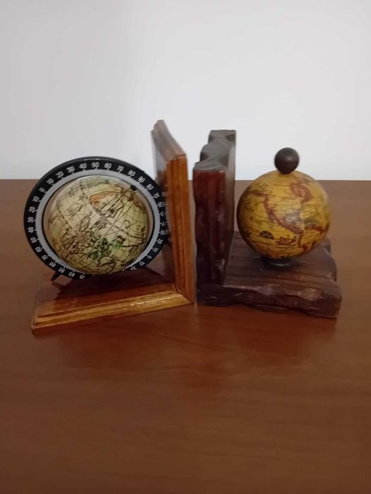 Suportes para Livros com Globos