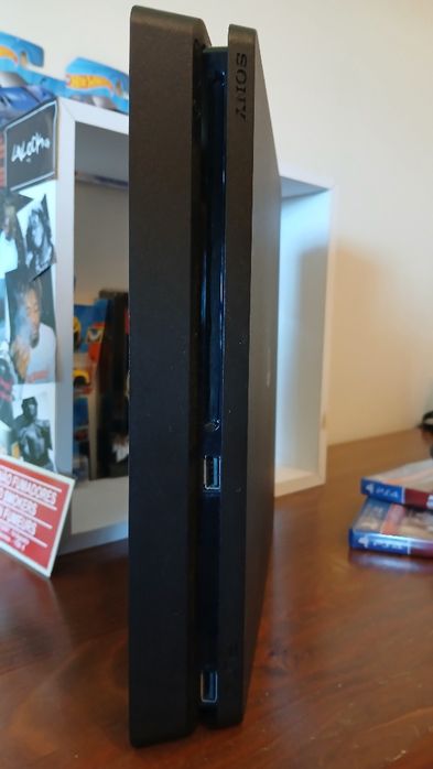 Vendo ps4 1TB + 3 jogos!