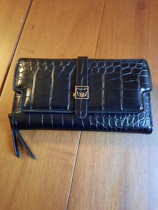 Carteira completamente nova de cor preta