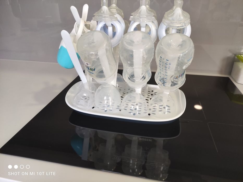 Esterilizador de biberões+ 6 biberões + escorredor, tudo da Philips Av