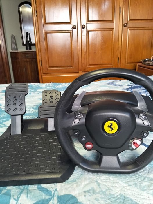 Volante e pedais Thrustmaster pouco usado